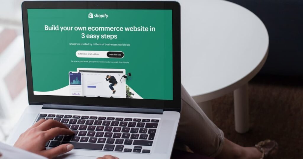 Pros And Cons of Starting a Shopify Store